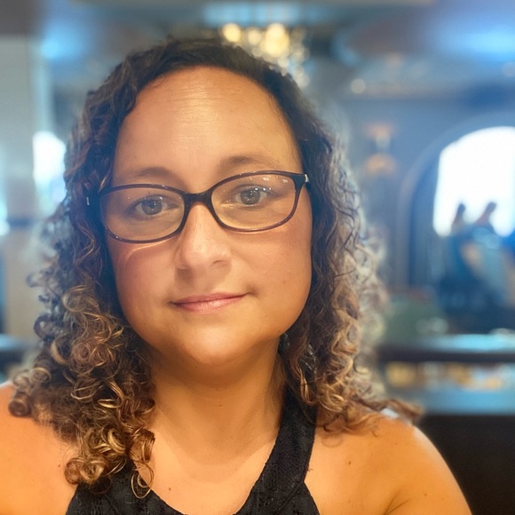 Meet your Posher, Leslie - Picture 1 of 1